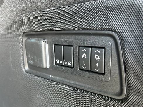 Used 2021 Cadillac Escalade Premium Luxury AWD/4WD image 48