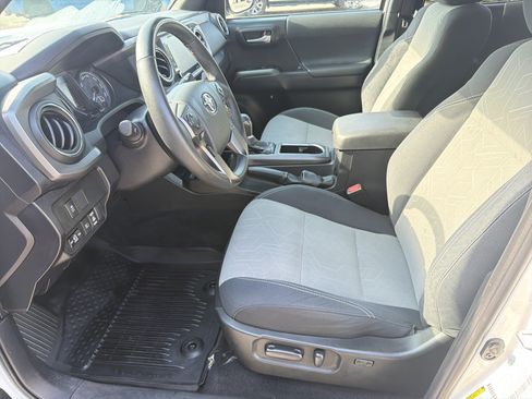 Used 2023 Toyota Tacoma TRD Off-Road w/ Black Out Package (TMS) AWD/4WD image 10