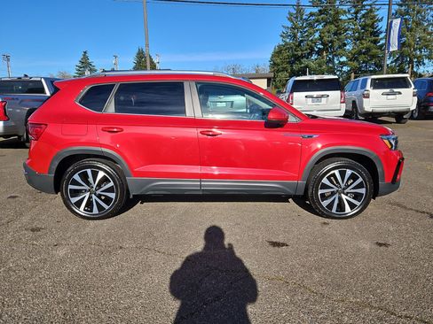 Used 2022 Volkswagen Taos SE image 6