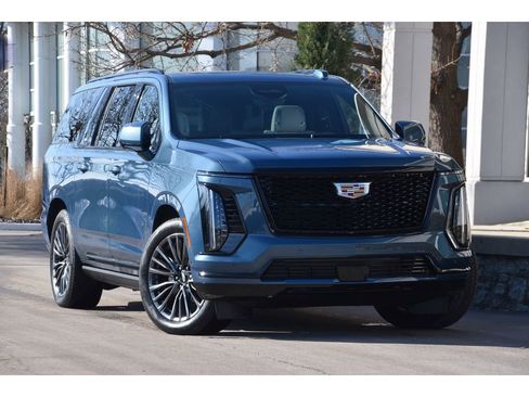 Certified 2025 Cadillac Escalade ESV Sport Platinum w/ LPO, Floor Liner Package image 1