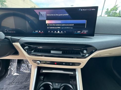 Used 2025 BMW 330i Sedan w/ M Sport Package RWD image 28