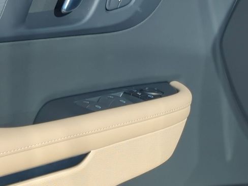 Used 2025 Buick Enclave Preferred image 23