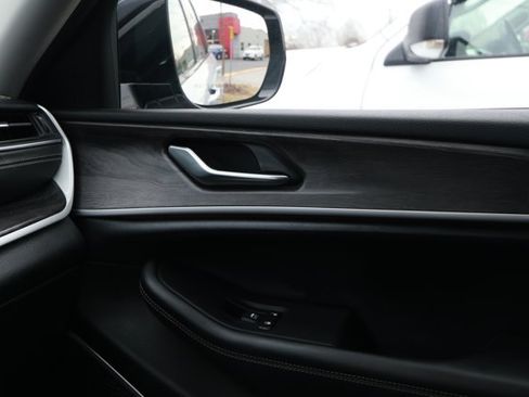 Used 2022 Jeep Grand Cherokee Limited RWD image 26