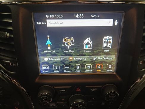 Used 2018 Jeep Grand Cherokee Altitude image 27