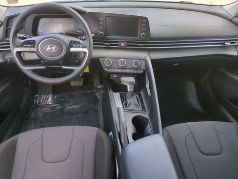 Used 2024 Hyundai Elantra SE image 14