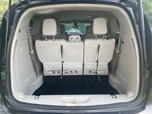 Used 2019 Chrysler Pacifica Touring-L FWD image 23