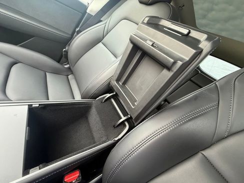 Used 2023 Tesla Model Y Performance image 24