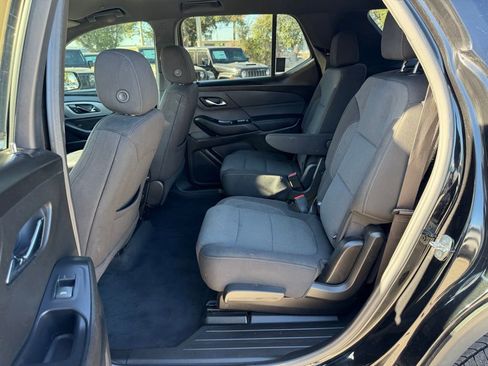 Used 2022 Chevrolet Traverse LT image 28
