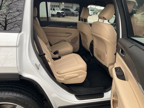 Used 2023 Jeep Grand Cherokee L Limited w/ Luxury Tech Group II AWD/4WD image 24