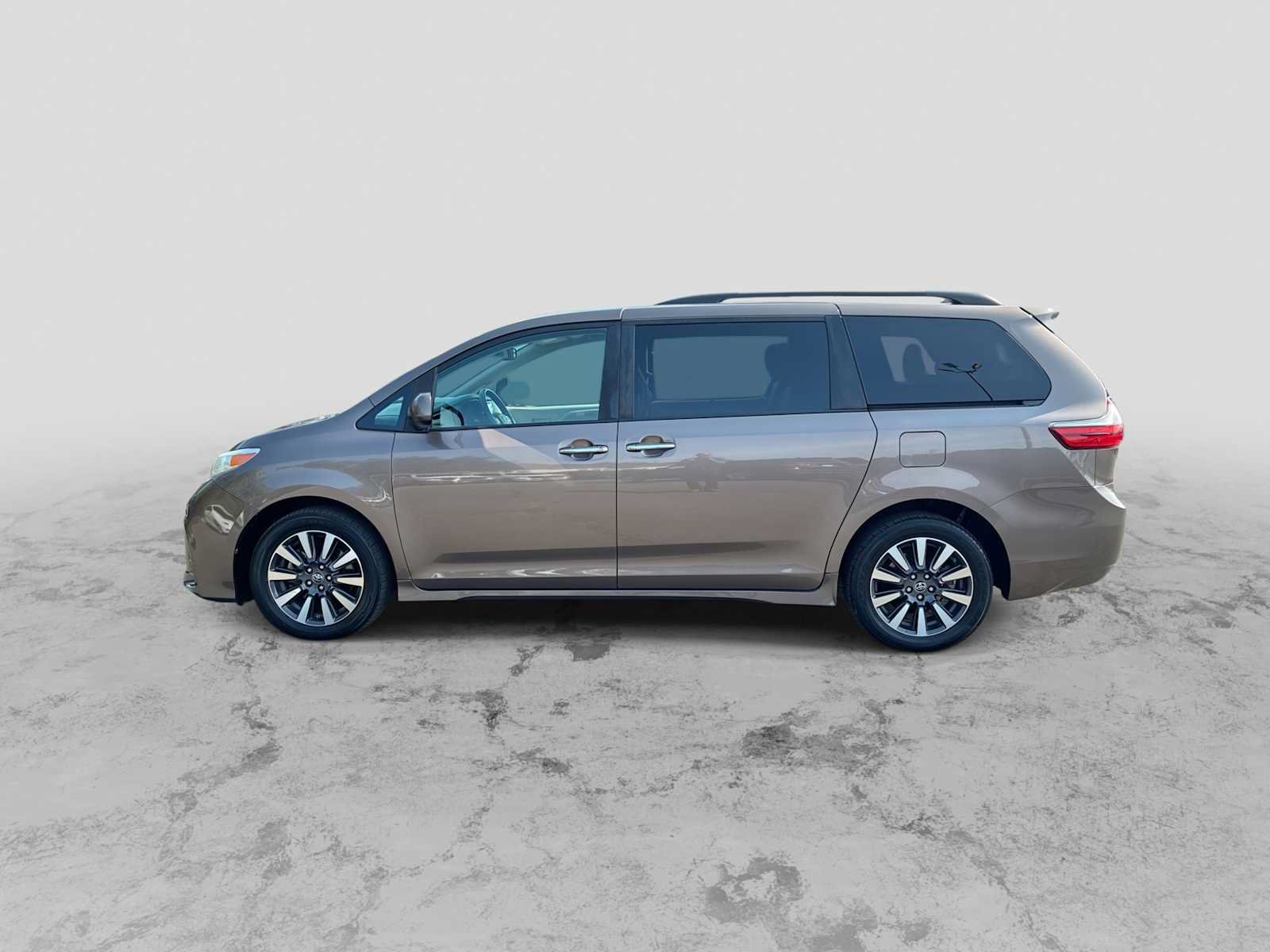 Used 2020 Toyota Sienna XLE w/ XLE Navigation Package AWD/4WD image 5