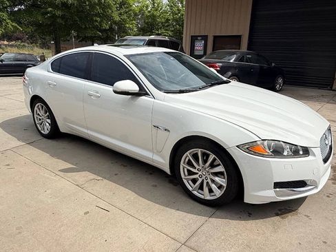 Used 2013 Jaguar XF RWD image 18