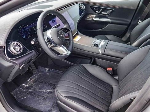 New 2024 Mercedes-Benz EQE 500 4MATIC Sedan image 16