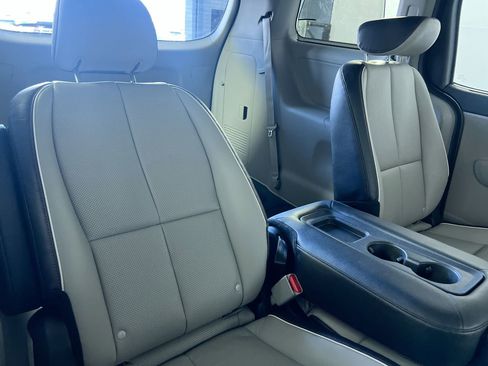 Used 2021 Kia Sedona EX FWD image 30