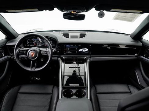 Used 2025 Porsche Panamera 4 image 21