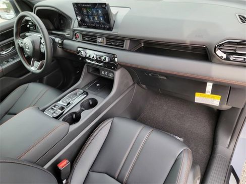 New 2025 Honda Pilot TrailSport image 17