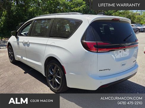 New 2026 Chrysler Pacifica Limited w/ S Appearance Package FWD image 12