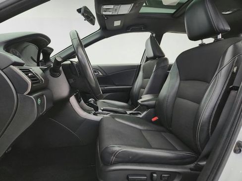 Used 2017 Honda Accord Sport image 10