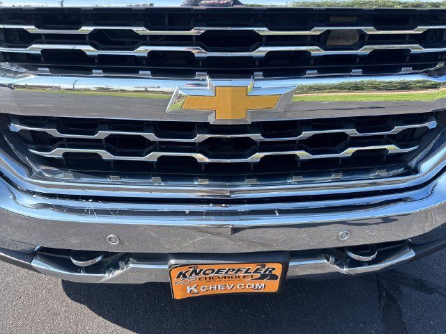 Used 2018 Chevrolet Silverado 1500 LTZ w/ Sport Package AWD/4WD image 32