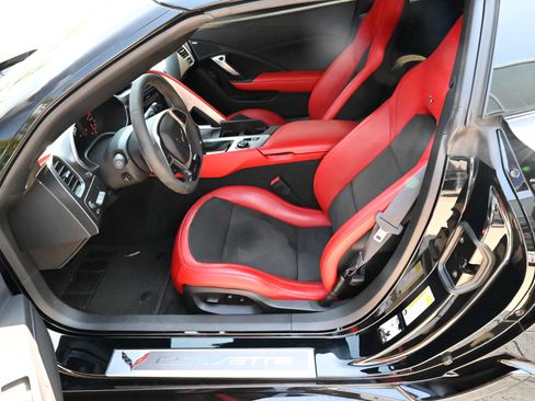 Used 2019 Chevrolet Corvette Z06 RWD image 17