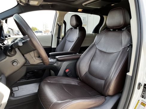 Used 2021 Toyota Sienna Platinum image 23