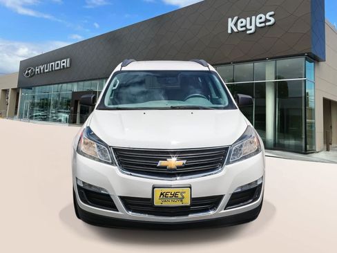 Used 2015 Chevrolet Traverse LS FWD image 2