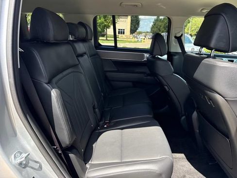 Used 2025 Hyundai Santa Fe SEL FWD image 12