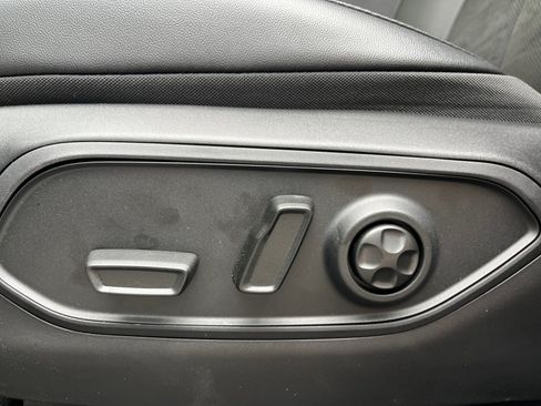 Used 2026 Jeep Grand Cherokee Altitude AWD/4WD image 13