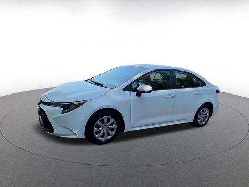 Used 2025 Toyota Corolla LE FWD image 8