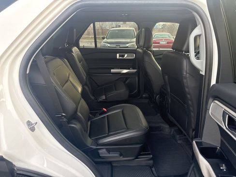 Used 2024 Ford Explorer XLT w/ Equipment Group 202A image 31