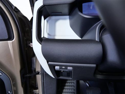 Used 2020 Land Rover Defender 110 S image 25