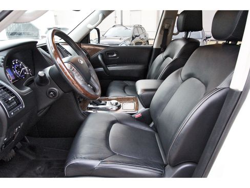 Used 2017 INFINITI QX80 4WD w/ Driver Assistance Package image 9