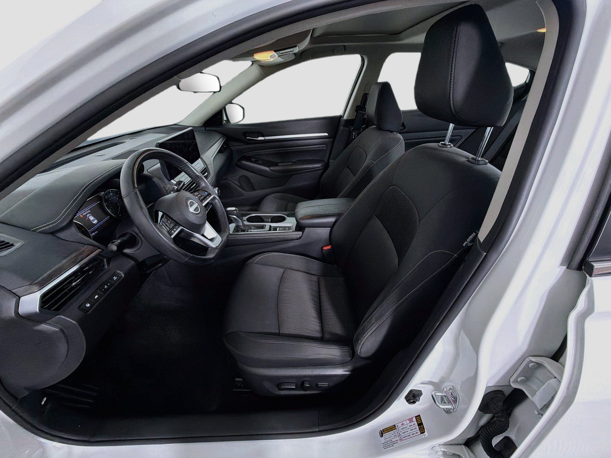 Used 2023 Nissan Altima 2.5 SV w/ SV Premium Package FWD image 13