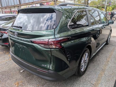 Used 2026 Toyota Sienna XLE image 6