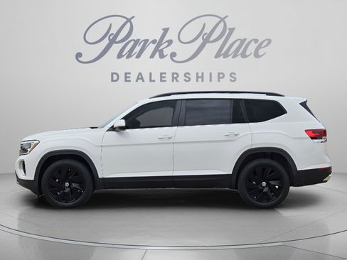Used 2024 Volkswagen Atlas SE FWD image 2