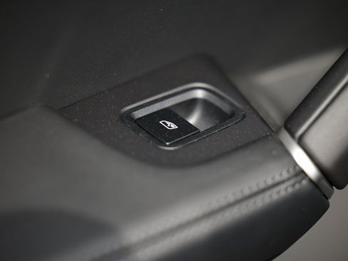 New 2025 Porsche Cayenne Coupe image 28