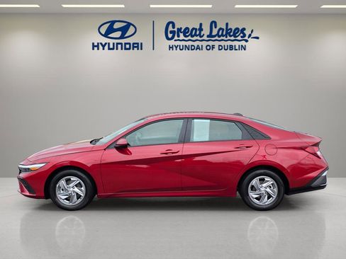 Used 2024 Hyundai Elantra SE image 2