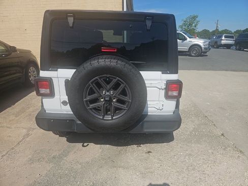 Used 2024 Jeep Wrangler Unlimited Sport AWD/4WD image 9