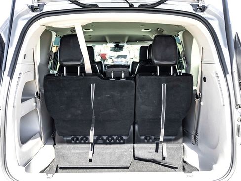 Used 2024 Chrysler Pacifica Touring-L image 30