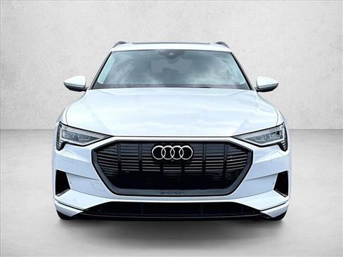 Used 2022 Audi e-tron Premium AWD/4WD image 3