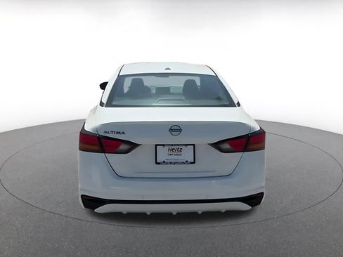 Used 2025 Nissan Altima 2.5 SV FWD image 9