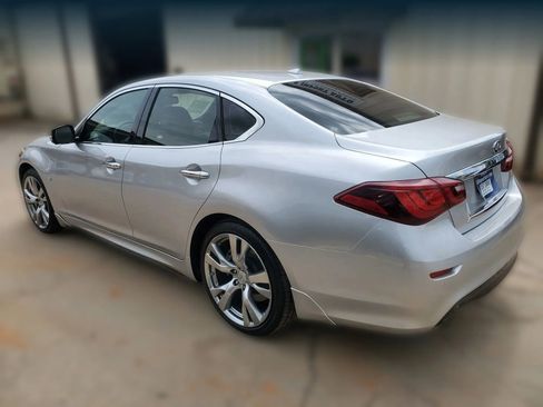 Used 2017 INFINITI Q70 3.7 w/ Sport Package RWD image 4