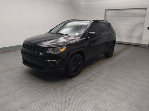 Used 2019 Jeep Compass Latitude FWD image 2