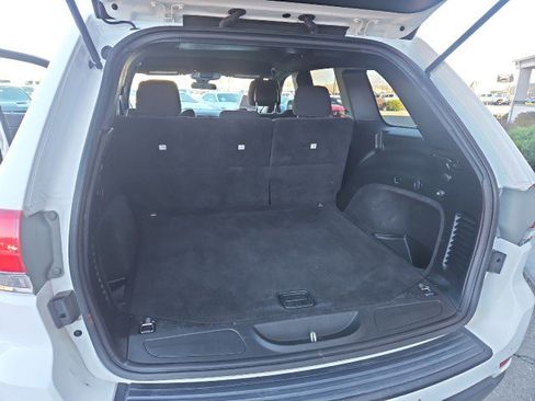 Used 2018 Jeep Grand Cherokee Laredo image 21