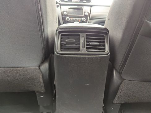 Used 2020 Nissan Rogue S image 16