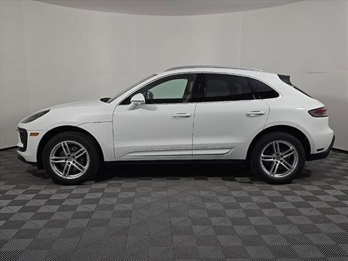 Certified 2025 Porsche Macan image 2