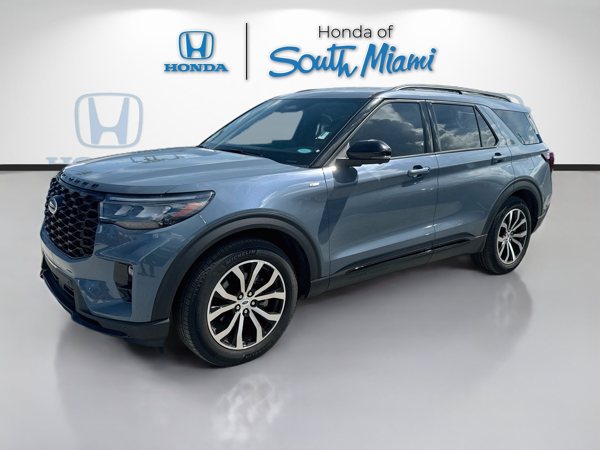 Used 2025 Ford Explorer ST-Line RWD image 3