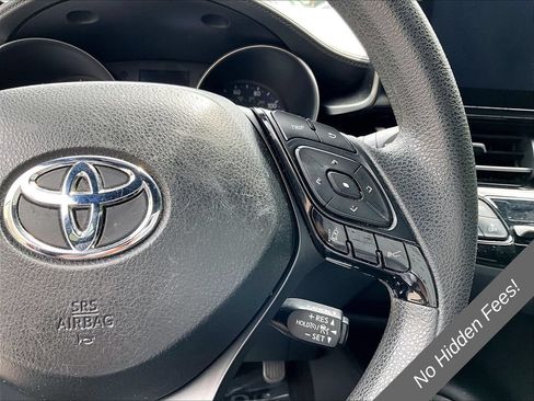 Used 2019 Toyota C-HR LE FWD image 15
