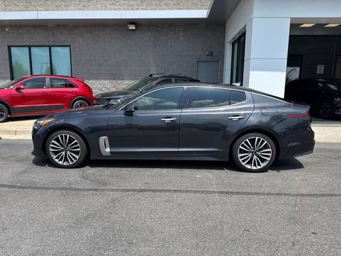 Used 2019 Kia Stinger Premium RWD image 2