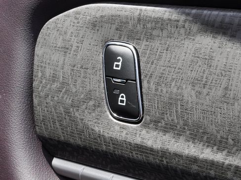 Used 2025 Ford Explorer Platinum AWD/4WD image 31