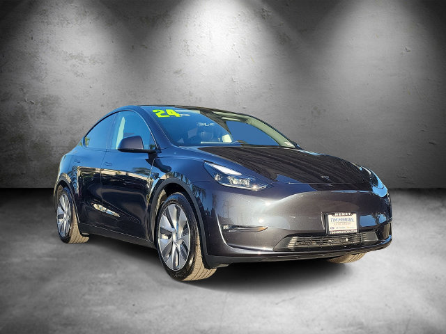 Used 2024 Tesla Model Y Long Range AWD/4WD image 2